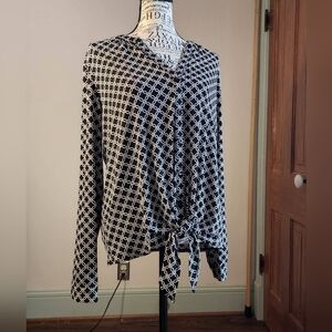 Dana Buchman Black and White Crisscross Blouse